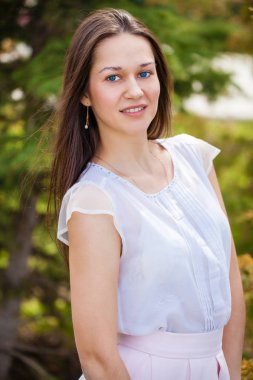 güzel genç mutlu kadın portresi 