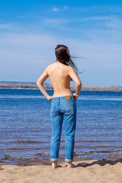 Sexy brunette young woman posing flirty topless at river — Stock Photo, Image