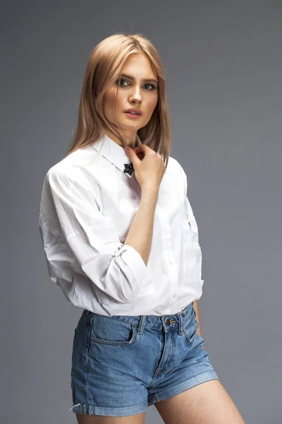 Closeup portrait of a young beautiful blonde woman in a white sh — Stock Photo, Image