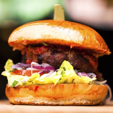 Restoran yemeği - sığır hamburgeri