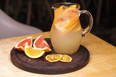 Soğuk limonata ile Jug