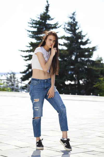 Young beautiful teenager girl posing against summer park, bright — Stock Photo, Image