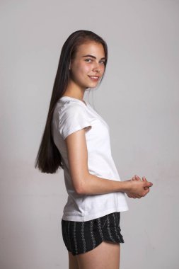 Yakın yukarı Portrait arasında güzel genç Bukkake islak gömlek