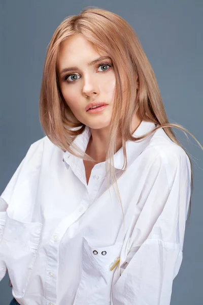 Closeup portrait of a young beautiful blonde woman in a white sh — Stock Photo, Image