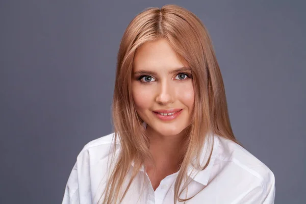 Closeup portrait of a young beautiful blonde woman in a white sh — Stock Photo, Image