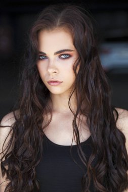 Kapatın kadar moda modeli olun