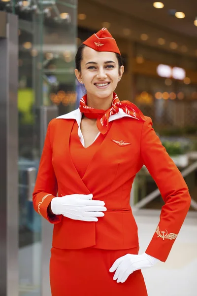 Russie Moscou Juin 2019 Belle Hôtesse Habillée Uniforme Rouge Officiel — Photo