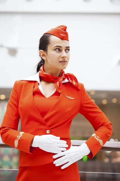 Russie Moscou Juin 2019 Belle Hôtesse Habillée Uniforme Rouge Officiel — Photo