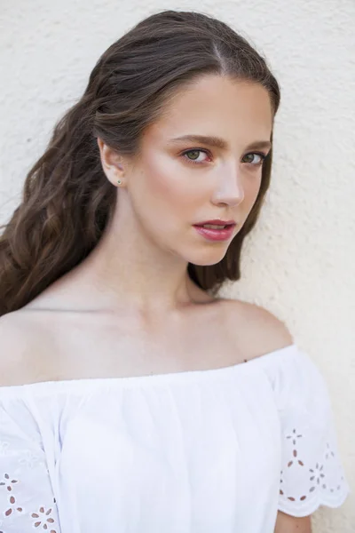 Portrait close up of young beautiful brunette woman — Stock Photo, Image