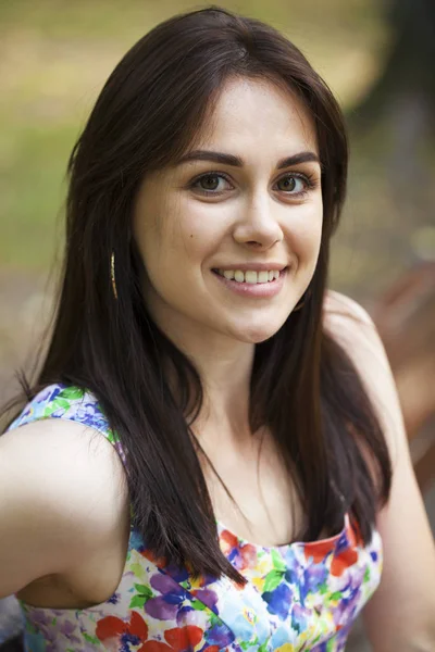 Portrait of beautiful young happy woman — Stock Photo, Image