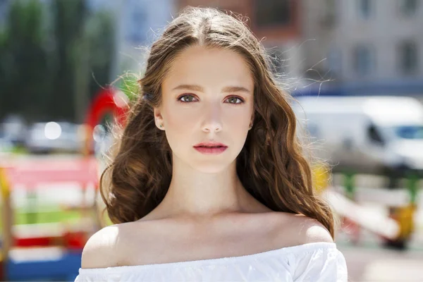 Portrait close up of young beautiful brunette woman — Stock Photo, Image