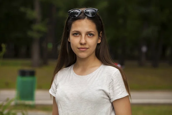 Portrait of beautiful young happy woman — Stock Photo, Image