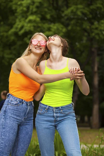 Two girlfriends walking on summer park, outdoors — Stock Photo, Image