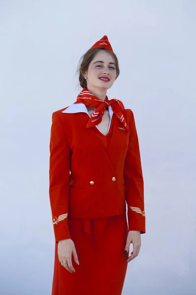 俄罗斯,萨马拉:19 朱尔 2019.美丽的空姐穿着 — 图库照片