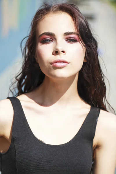 Make-up Porträt einer jungen schönen brünetten Frau — Stockfoto