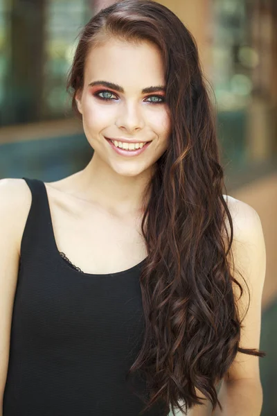 Make-up jong model. Mooie brunette meisje — Stockfoto