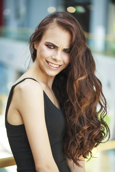Make up young model. Beautiful brunette girl — Stock Photo, Image