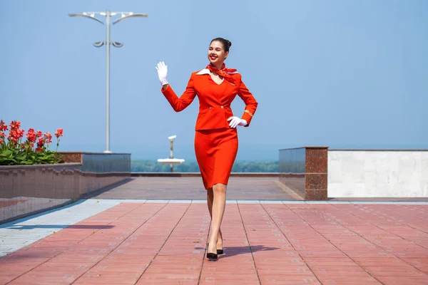 RUSSIA, SAMARA: 26 JULE 2019. Beautiful stewardess dressed in of — Stock Photo, Image