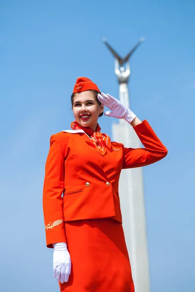 Rusko, Samara: 26 Jule 2019. Krásná letuška oblečená do — Stock fotografie