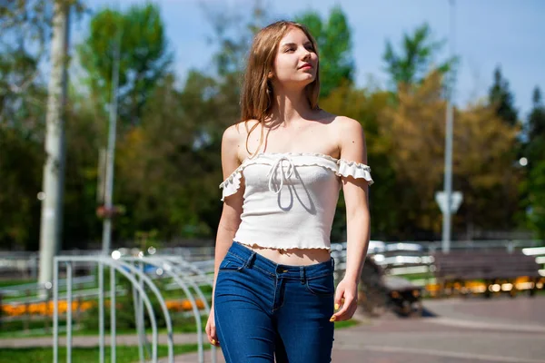 Young beautiful blonde girl with bare shoulders — Stock Photo, Image