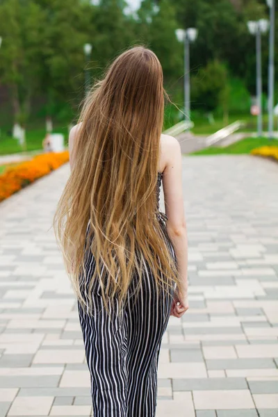 Femmina capelli indietro bellezza — Foto Stock