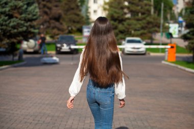 Geri görünüm kadın esmer saç