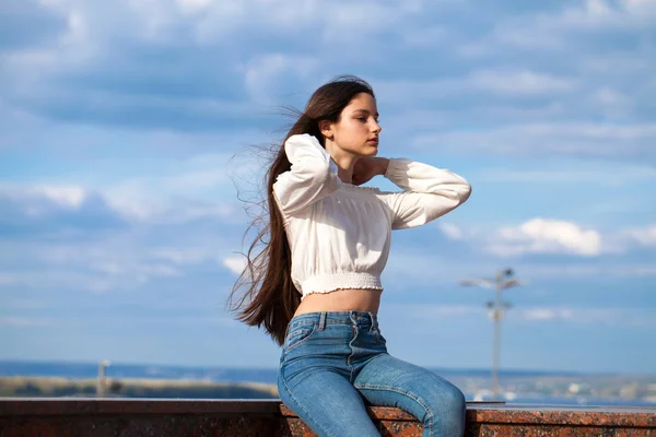 Young beautiful teen girl in blue jeans — Stock Photo, Image