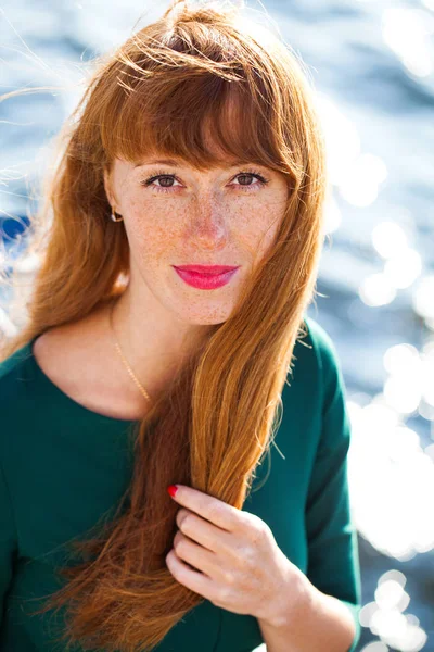 Happy Portrait red-haired woman — Stock Photo, Image