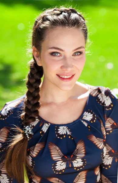 Portrait close up of young beautiful brunette woman — Stock Photo, Image