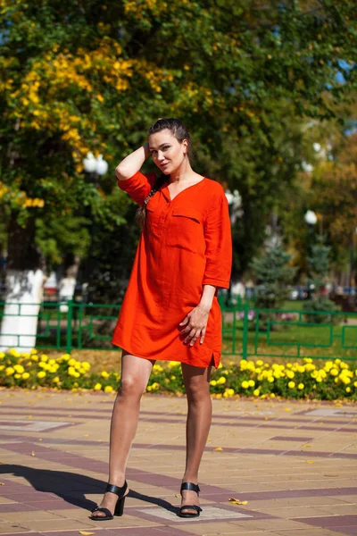 Portrait full length of young beautiful woman — Stock Photo, Image