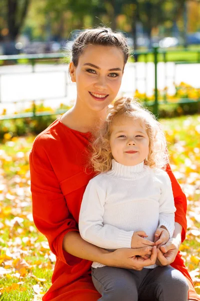 Closeup portrait of a young beautiful mother with little curly d — Stock Photo, Image