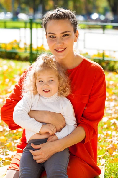 Closeup portrait of a young beautiful mother with little curly d — Stock Photo, Image