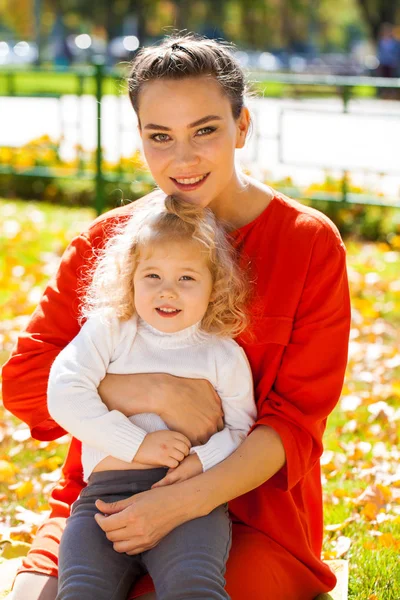 Closeup portrait of a young beautiful mother with little curly d — Stock Photo, Image