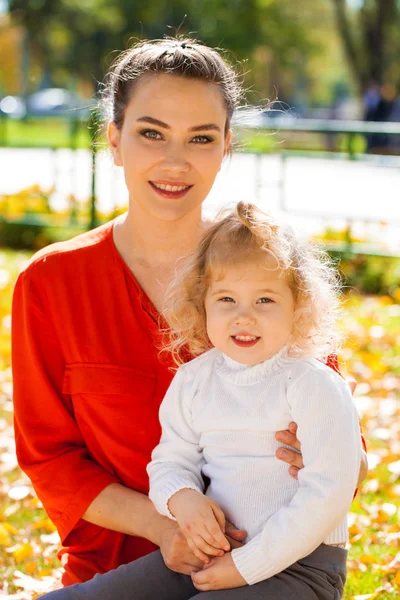 Closeup portrait of a young beautiful mother with little curly d — Stock Photo, Image