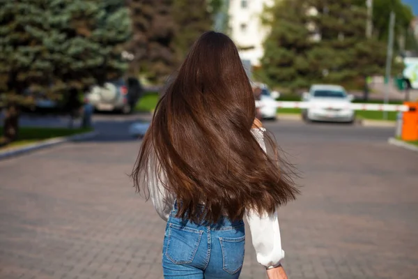 Retrovisore femminile capelli castani — Foto Stock