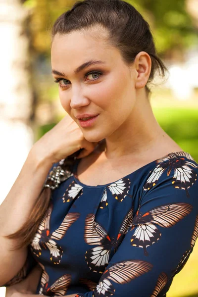 Portrait close up of young beautiful brunette woman — Stock Photo, Image