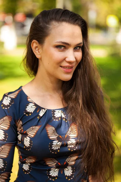 Portrait close up of young beautiful brunette woman — Stock Photo, Image