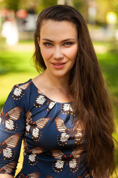 Portrait close up of young beautiful brunette woman — Stock Photo, Image