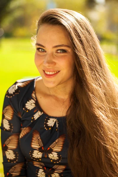 Portrait close up of young beautiful brunette woman — Stock Photo, Image