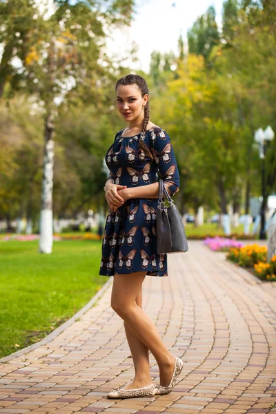 Young beautiful brunette woman — Stock Photo, Image