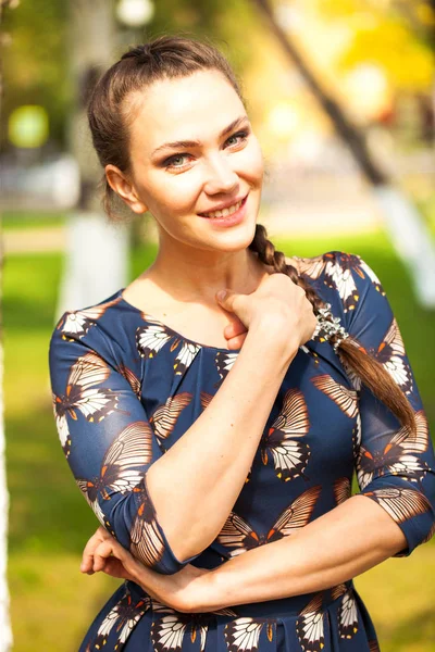 Portrait close up of young beautiful brunette woman — Stock Photo, Image