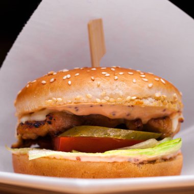 Restoran yemeği - sığır hamburgeri