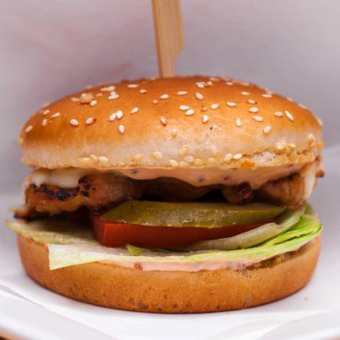 Restoran yemeği - sığır hamburgeri