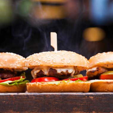 Restoran yemeği - sığır hamburgeri