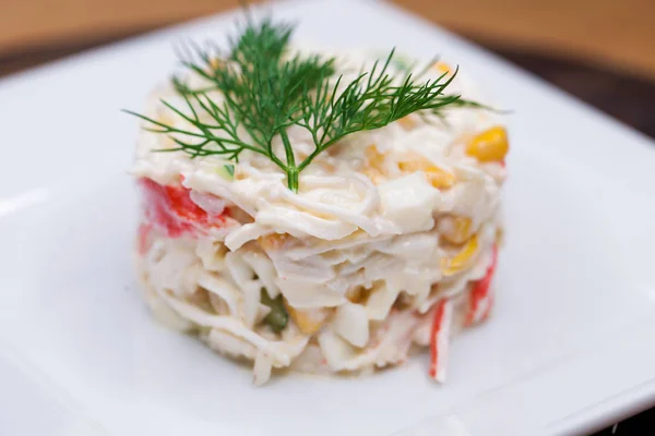 Restaurant plat salade de crabe — Photo