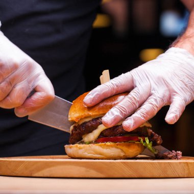 Restoran yemeği - sığır hamburgeri