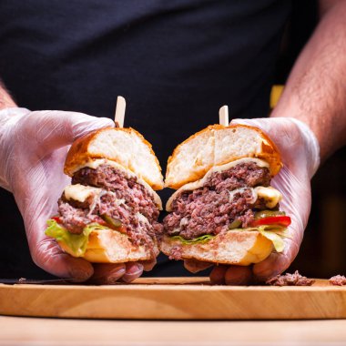 Restoran yemeği - sığır hamburgeri