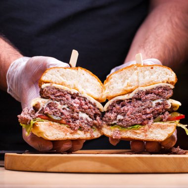 Restoran yemeği - sığır hamburgeri