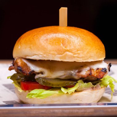 Restoran yemeği - sığır hamburgeri