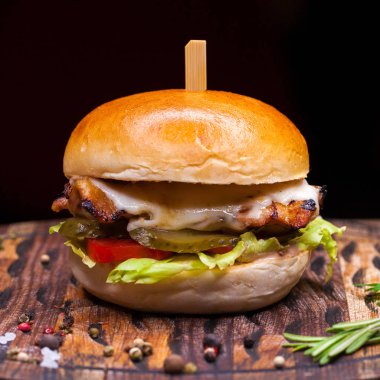 Restoran yemeği - sığır hamburgeri